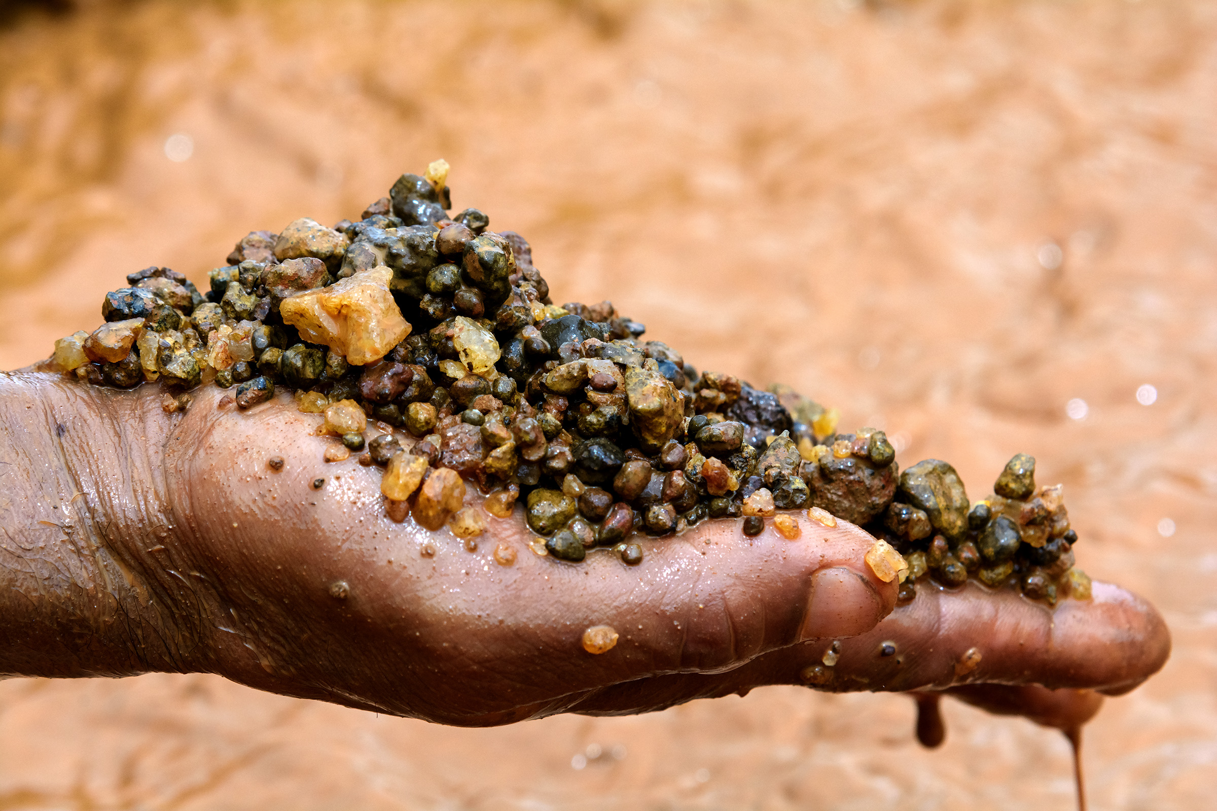 Gemstone deposits in Sri Lanka are based in gem-bearing gravels called illam.