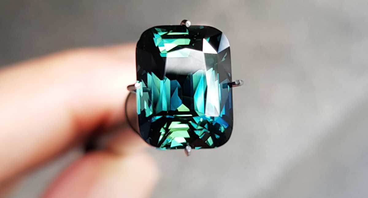 5.56 carat-cushion-parti-Sapphire. Image: Lizunova Fine Jewels